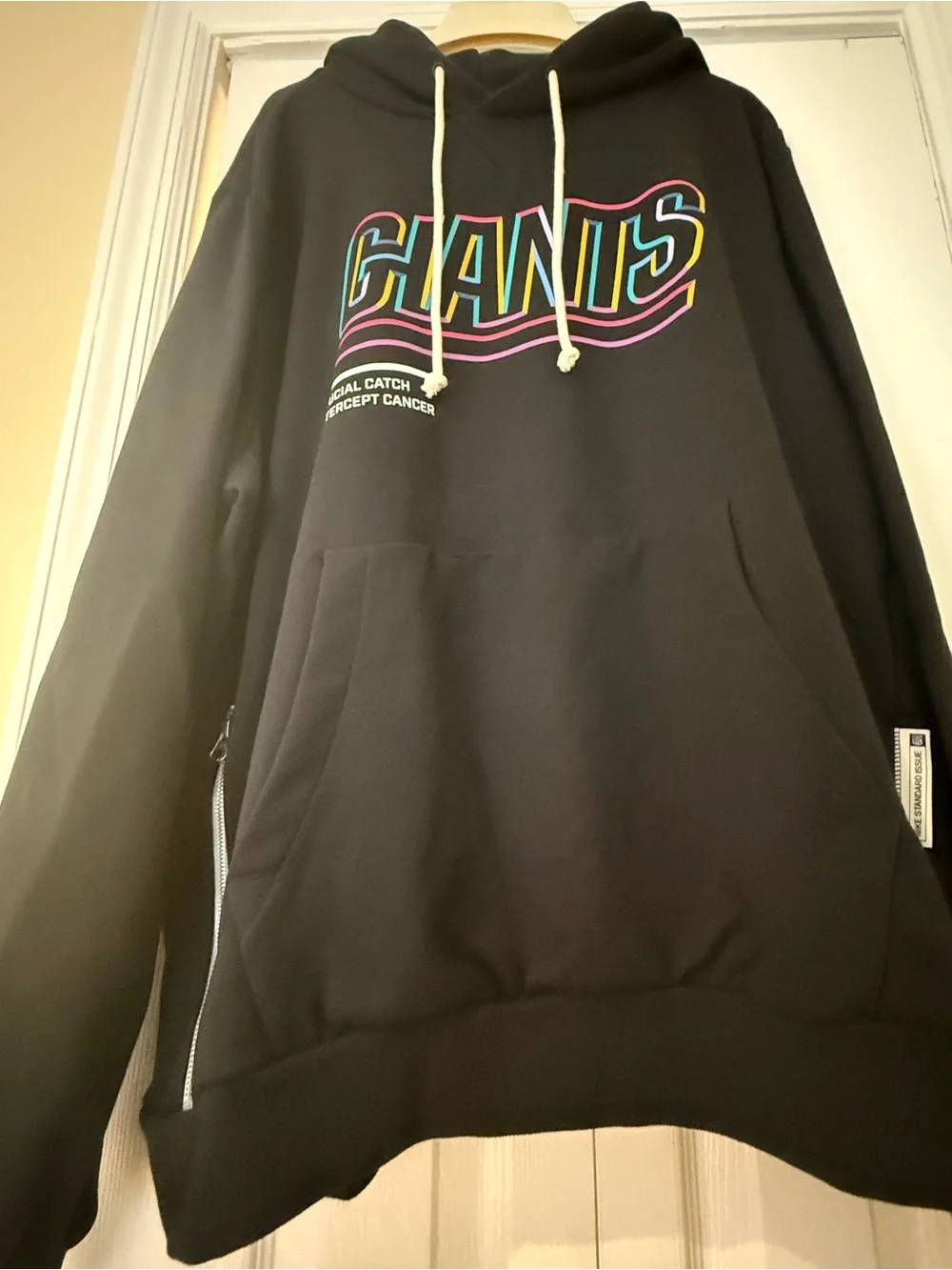 Nike Men's New York Giants Crucial Catch Dri-FIT Hoodie.